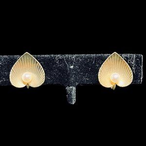 Vintage BAB 1/20 12K GF Pearl Screw Back Earrings (4632)